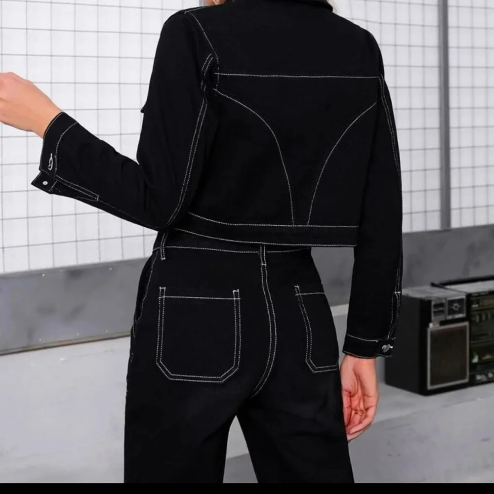 Black Cropped Denim Jacket - Picture 4 of 4